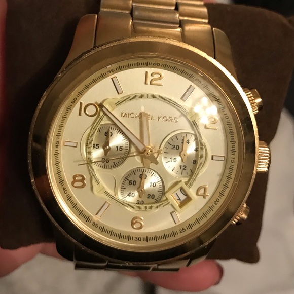 Michael Kors Runway Oversized Gold Tone Mens Watch - Picture 2 of 3